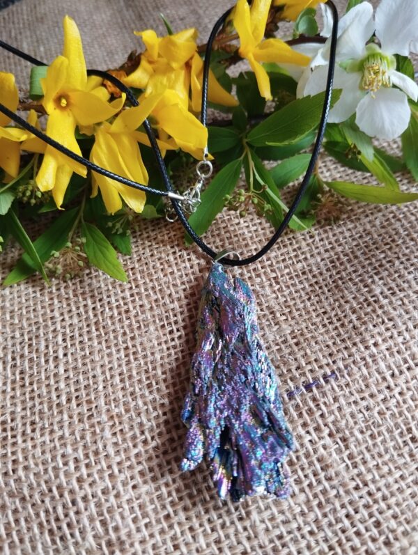 ✨🔮 Colgante Escoba de Bruja de Turmalina Arcoíris – 7 cm 🔮✨