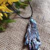 ✨🔮 Colgante Escoba de Bruja de Turmalina Arcoíris – 7 cm 🔮✨