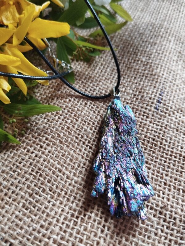✨🔮 Colgante Escoba de Bruja de Turmalina Arcoíris – 7 cm 🔮✨