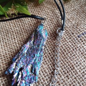 ✨🔮 Colgante Escoba de Bruja de Turmalina Arcoíris – 7 cm 🔮✨