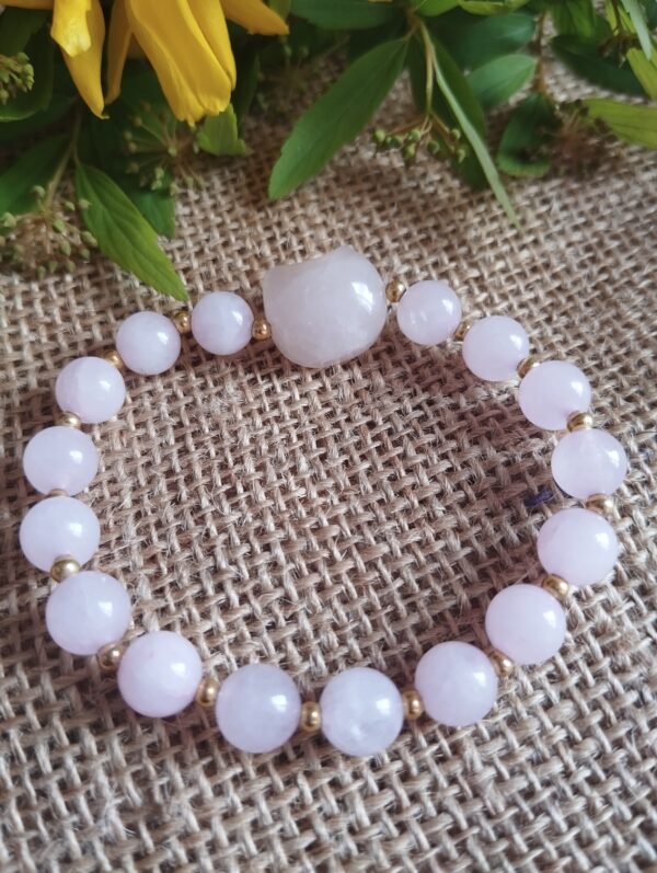 ✨🐱 Pulsera de Cuarzo Rosa con Gato y Detalles Dorados 💖✨