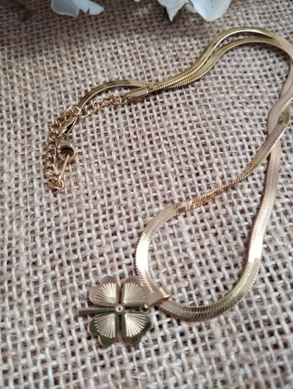 Collar en Acero Inoxidable Oro con Trébol de Cuatro Hojas – Símbolo de Suerte y Prosperidad