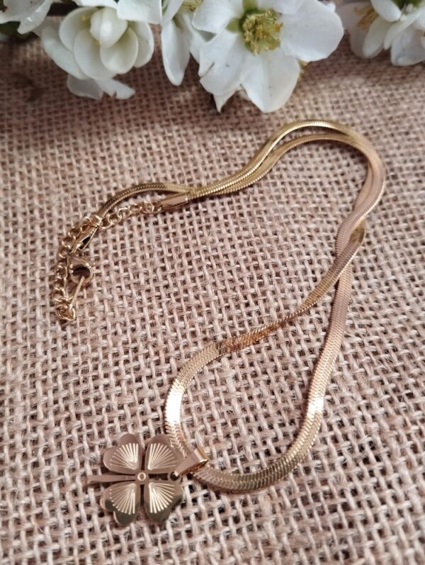 Collar en Acero Inoxidable Oro con Trébol de Cuatro Hojas – Símbolo de Suerte y Prosperidad