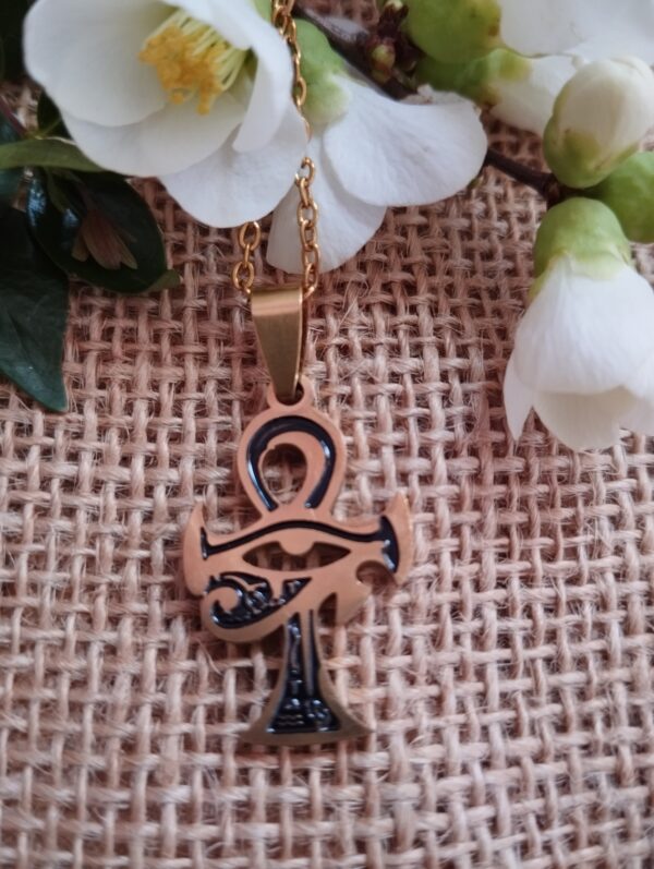 ✨ Cruz Egipcia con Ojo de Horus (Udyat) – Amuleto de Poder y Protección Ancestral ✨