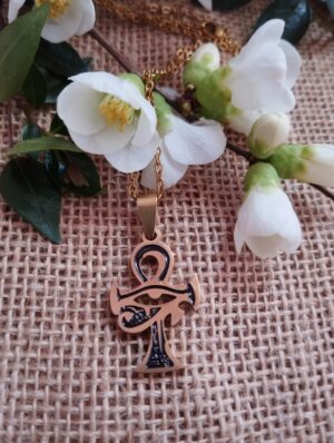 ✨ Cruz Egipcia con Ojo de Horus (Udyat) – Amuleto de Poder y Protección Ancestral ✨