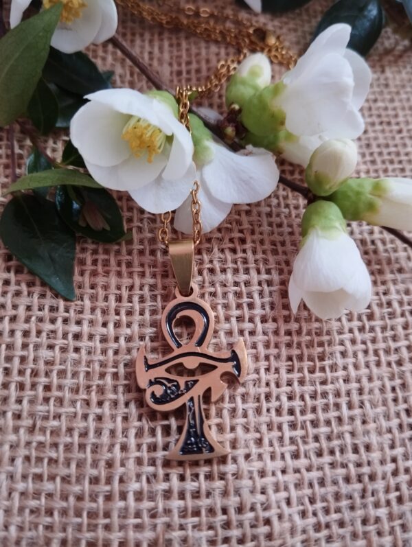 ✨ Cruz Egipcia con Ojo de Horus (Udyat) – Amuleto de Poder y Protección Ancestral ✨