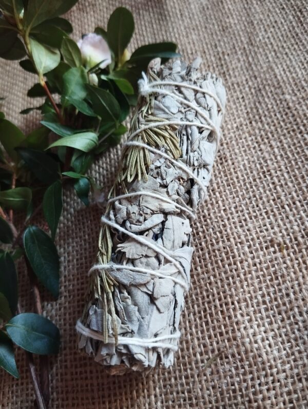 ✨🌿 Atadillo de Salvia y Romero – Limpieza y Bienestar Natural🌿✨