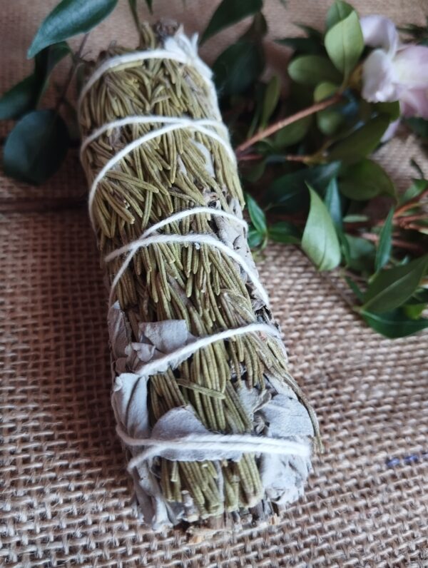 ✨🌿 Atadillo de Salvia y Romero – Limpieza y Bienestar Natural🌿✨