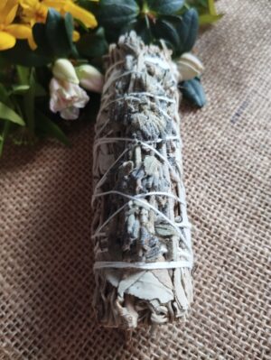 ✨🌿 Atadillo de Salvia y Lavanda – Limpieza y Armonía 🌿✨