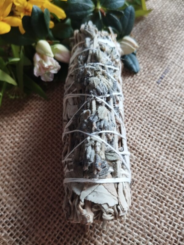 ✨🌿 Atadillo de Salvia y Lavanda – Limpieza y Armonía 🌿✨