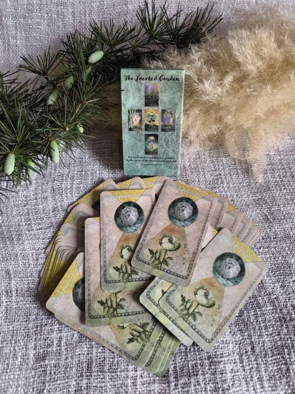 IMG_20251029_161912 Oráculo The Faceted Garden – 50 Cartas de Crecimiento, Naturaleza y Energía Interior
