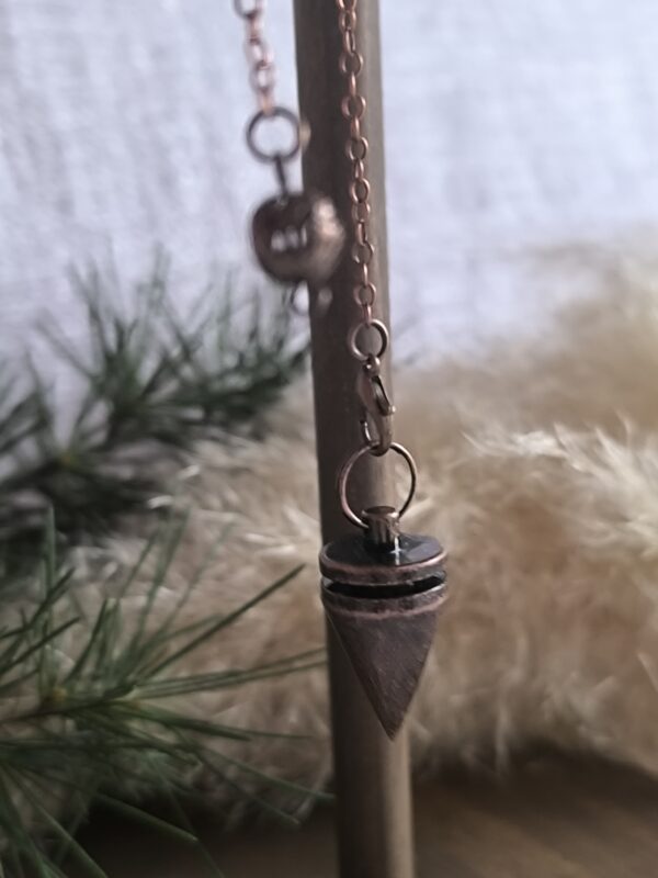 Péndulo de Metal Vintage con Forma Cónica – Precisión, Equilibrio y Energía Pura