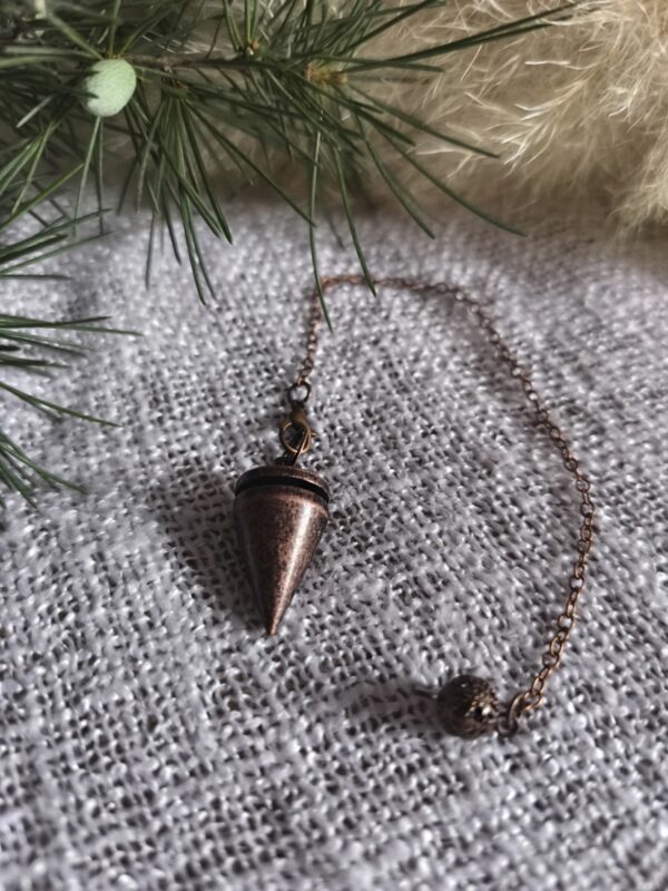 Péndulo de Metal Vintage con Forma Cónica – Precisión, Equilibrio y Energía Pura