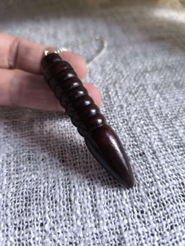 Péndulo Isis 6 Baterías de Madera – Potencia, Pureza y Precisión Energética