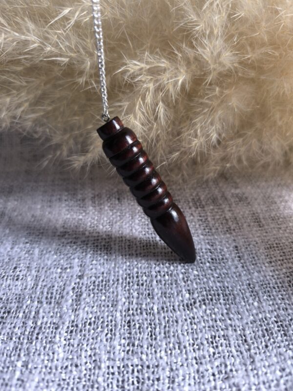 Péndulo Isis 6 Baterías de Madera – Potencia, Pureza y Precisión Energética