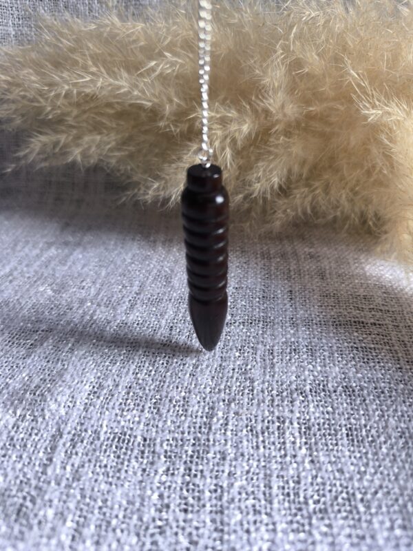 Péndulo Isis 6 Baterías de Madera – Potencia, Pureza y Precisión Energética