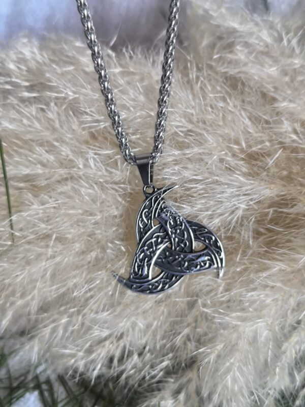 Collar Vikingo de los Tres Cuernos de Odín – Símbolo Sagrado de Fuerza y Conexión