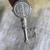 Collar Llave de San Benito – Guardián de la Fe y la Protección Sagrada