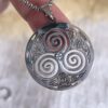 Collar Triskelion Celta – Símbolo de Fuerza y Protección