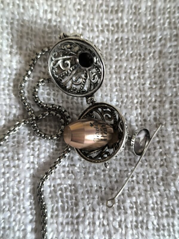 IMG_20251107_141404 Collar Cápsula de Recuerdos – Amuleto Guardián del Alma