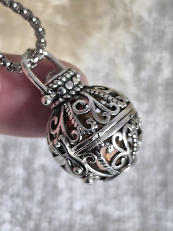 IMG_20251107_141459 Collar Cápsula de Recuerdos – Amuleto Guardián del Alma