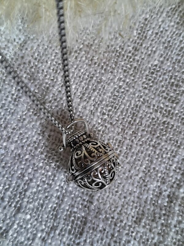 IMG_20251107_141525 Collar Cápsula de Recuerdos – Amuleto Guardián del Alma