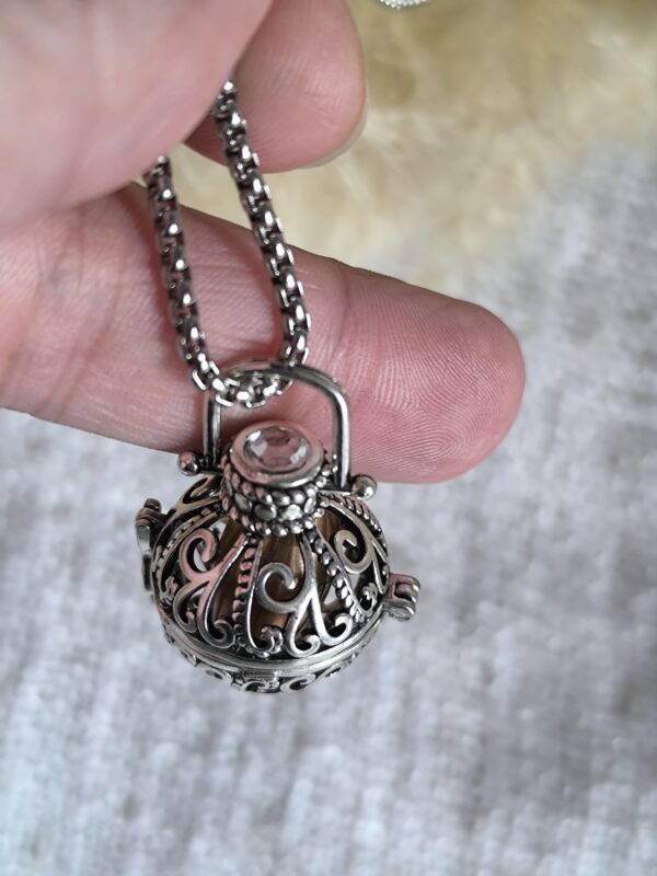 IMG_20251107_141742 Collar Cápsula de Recuerdos – Amuleto Guardián del Alma