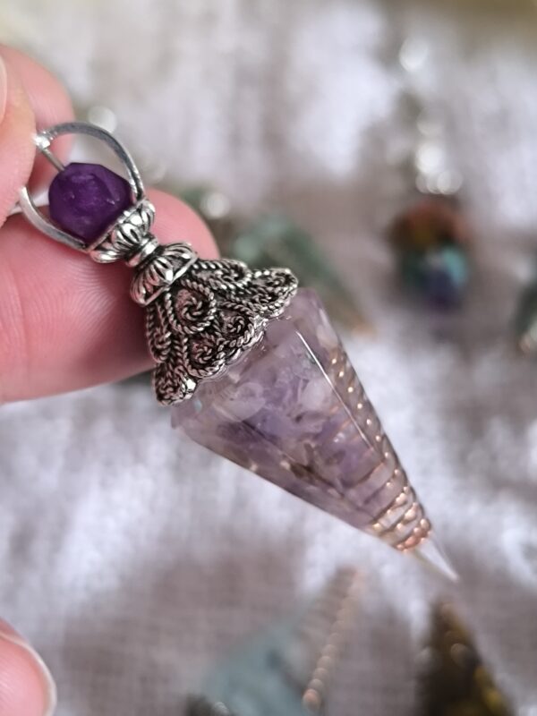 Péndulo de Orgonita de Mineral y Cobre – Energía Equilibrante y Conexión Espiritual