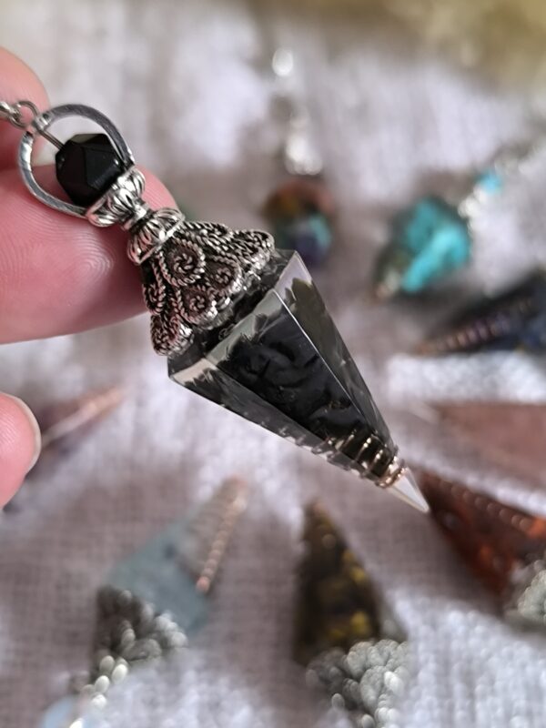 Péndulo de Orgonita de Mineral y Cobre – Energía Equilibrante y Conexión Espiritual