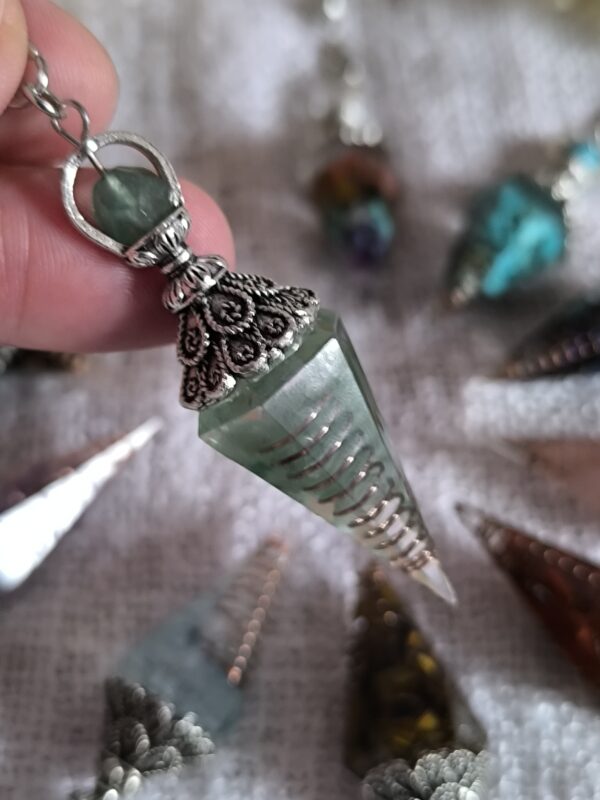 Péndulo de Orgonita de Mineral y Cobre – Energía Equilibrante y Conexión Espiritual