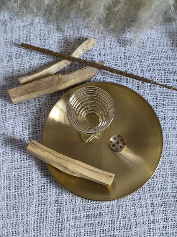 Quemador de Incienso de Metal Dorado – Soporte Versátil para Varillas, Conos y Palo Santo