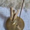 Quemador de Incienso de Metal Dorado – Soporte Versátil para Varillas, Conos y Palo Santo