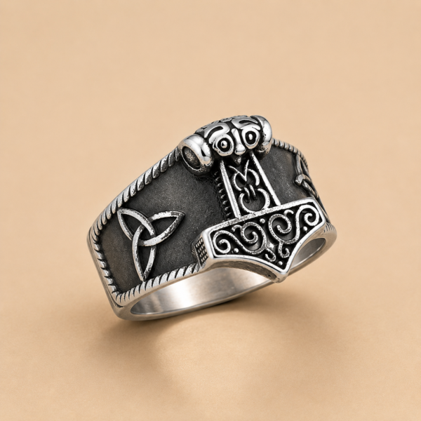 ChatGPT Image 21 may 2026, 13_18_19 Anillo Mjölnir – El martillo de Thor convertido en símbolo de fuerza y protección